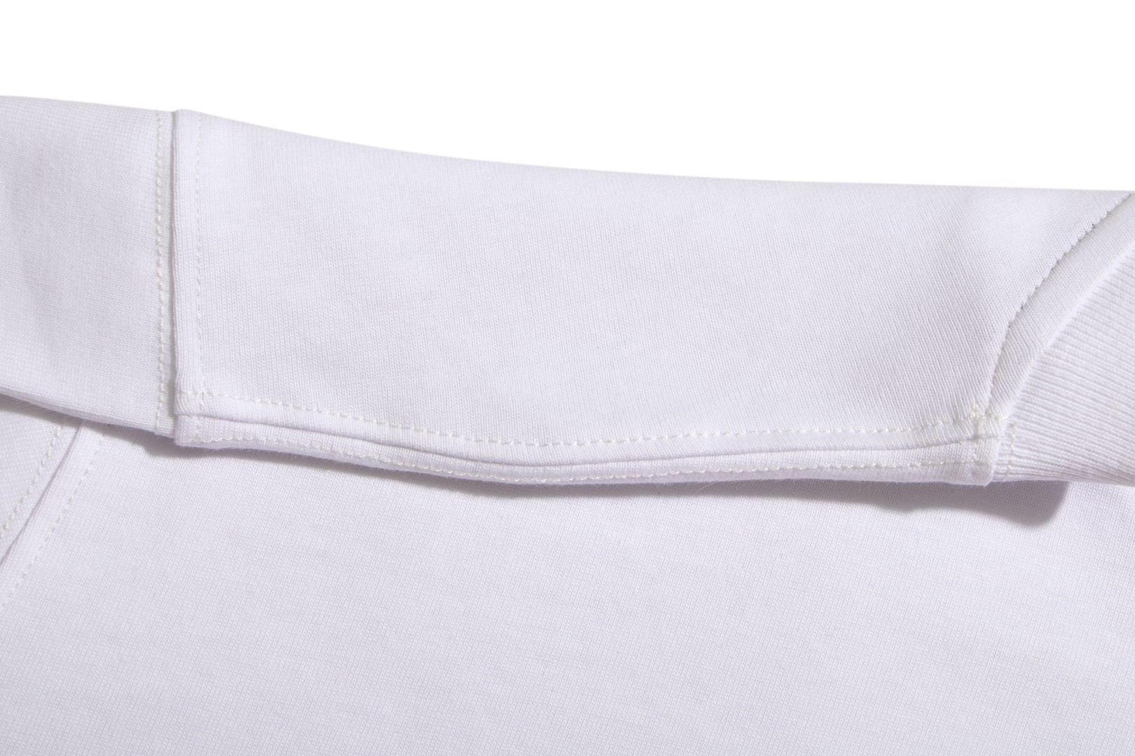 【MONCLER旗艦店】（モンクレール）クラシックでスタイリッシュな半袖スウェットシャツ01712