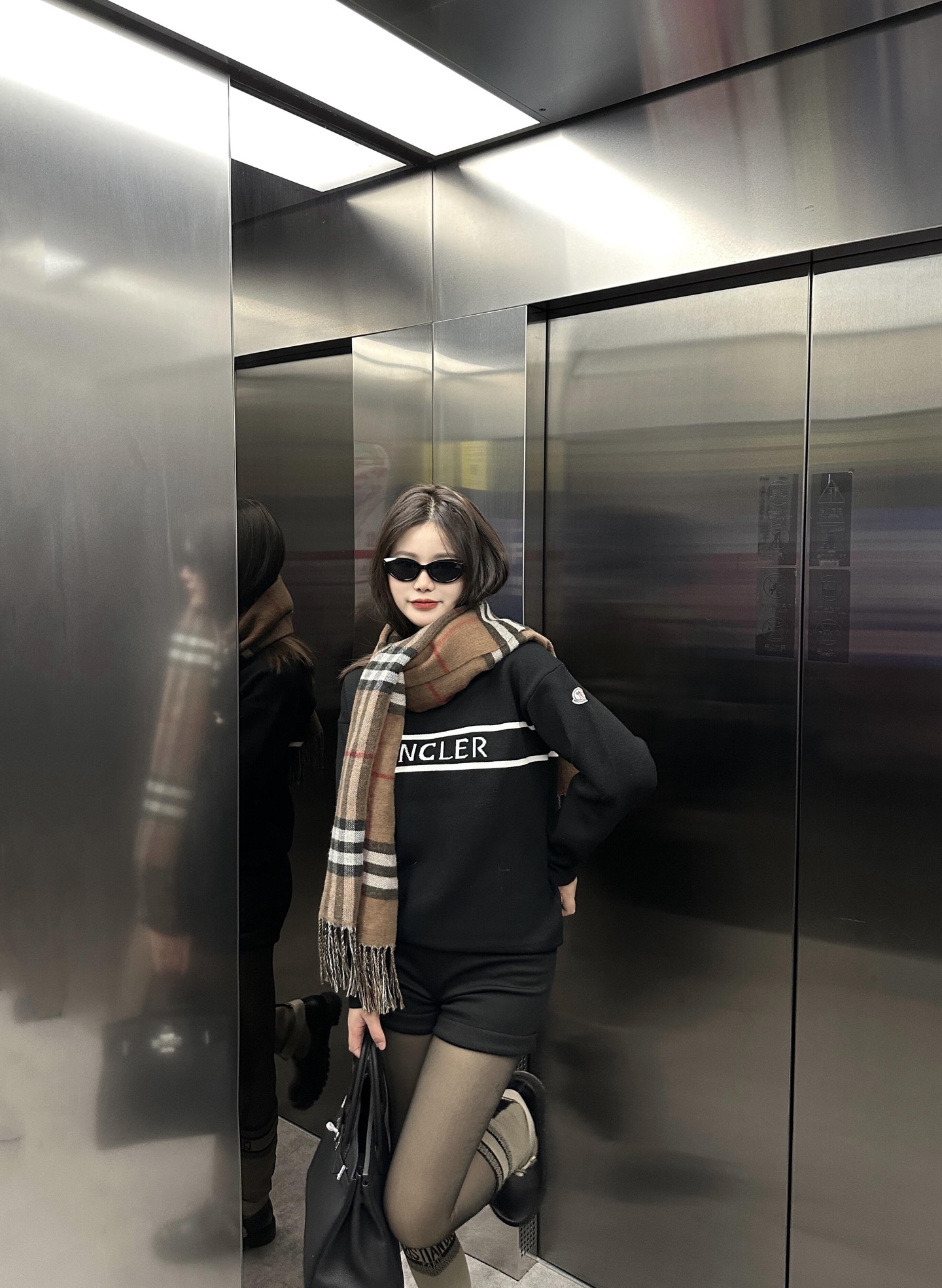 【MONCLER旗艦店】（モンクレール）クラシックでスタイリッシュな長袖スウェットシャツ00049