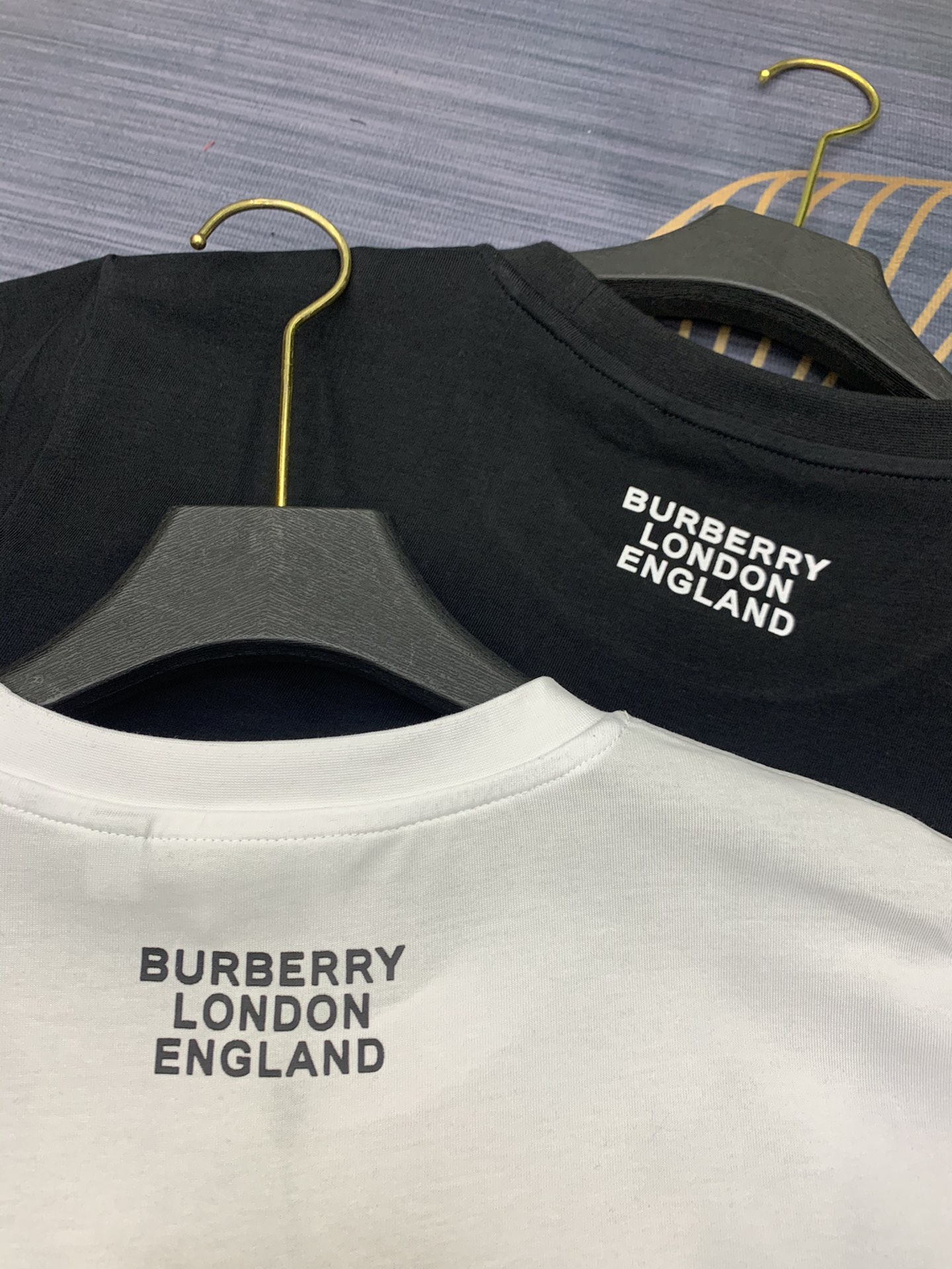 【BURBERRY旗艦店】（バーバリー）クラシックでスタイリッシュな半袖スウェットシャツ00546