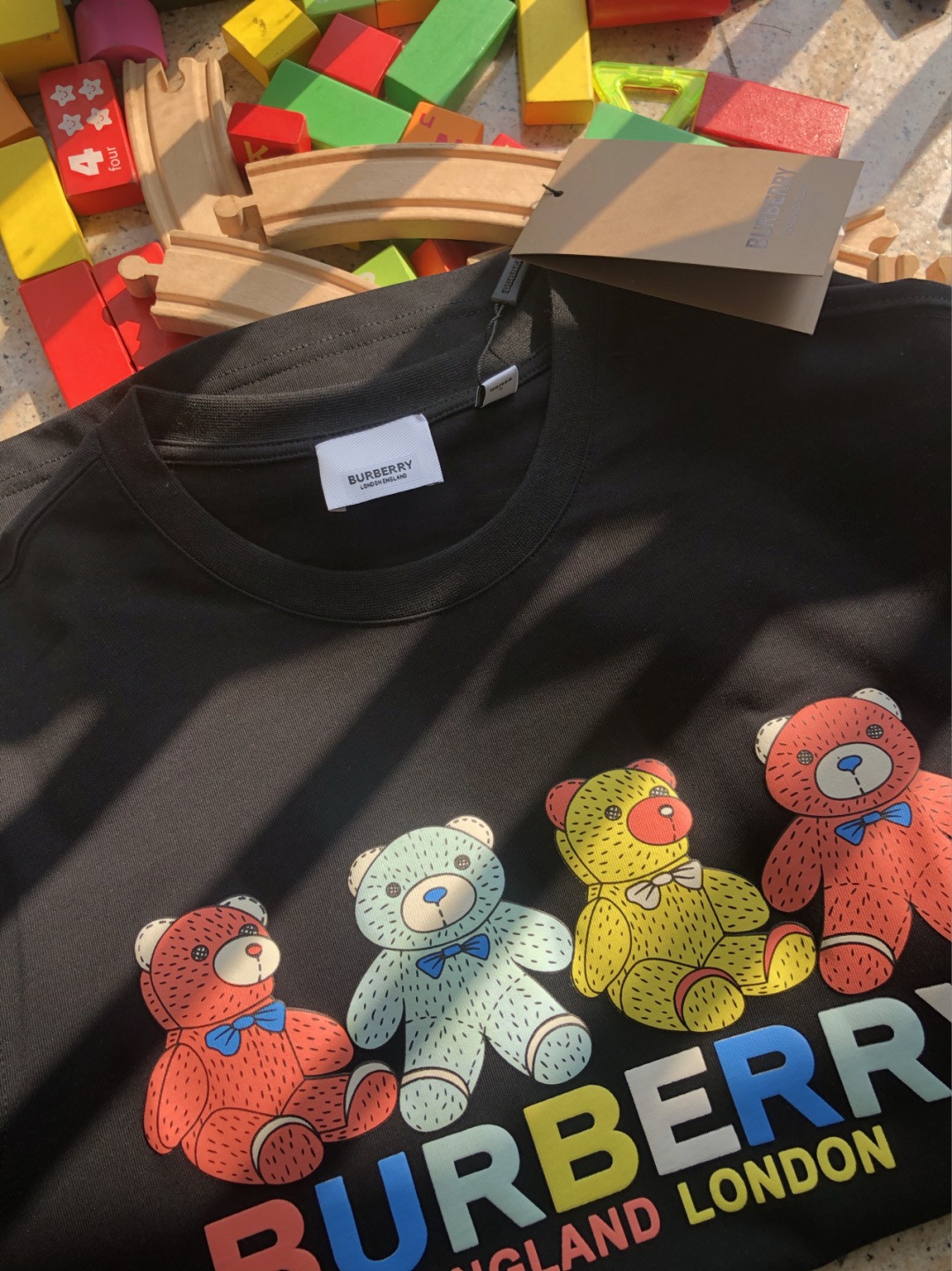 【BURBERRY旗艦店】（バーバリー）クラシックでスタイリッシュな半袖スウェットシャツ00560