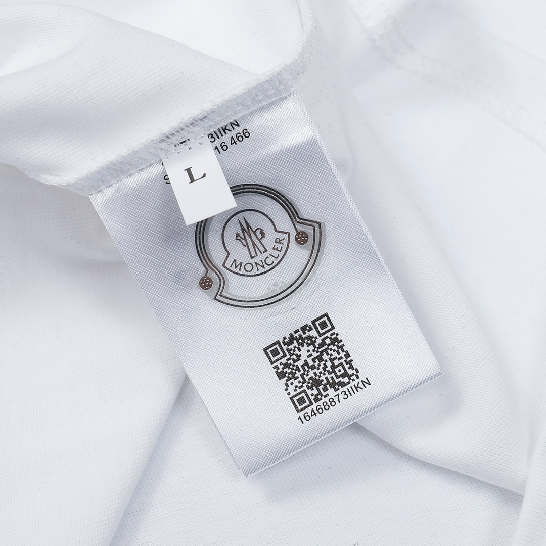 【MONCLER旗艦店】（モンクレール）クラシックでスタイリッシュな半袖スウェットシャツ01174