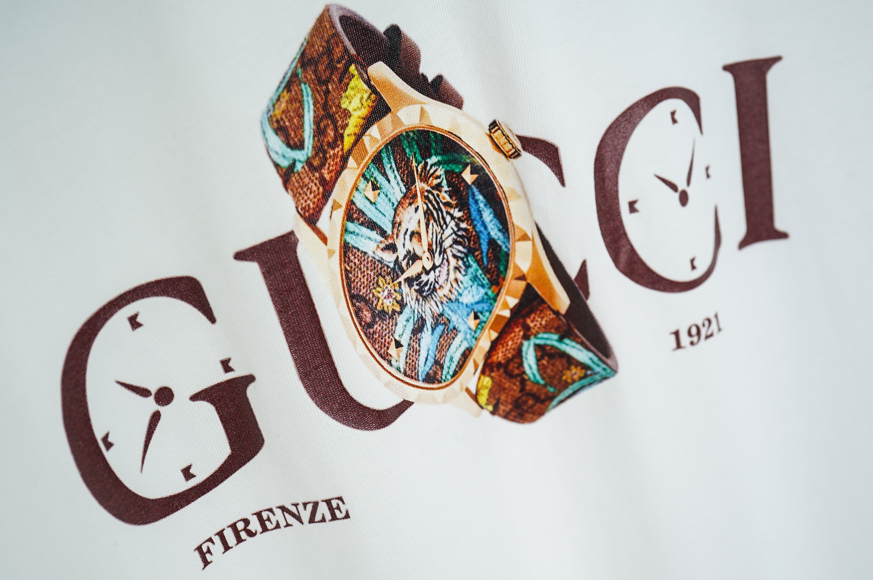 【GUCCI旗艦店】（グッチ）クラシックでスタイリッシュな半袖スウェットシャツ01850