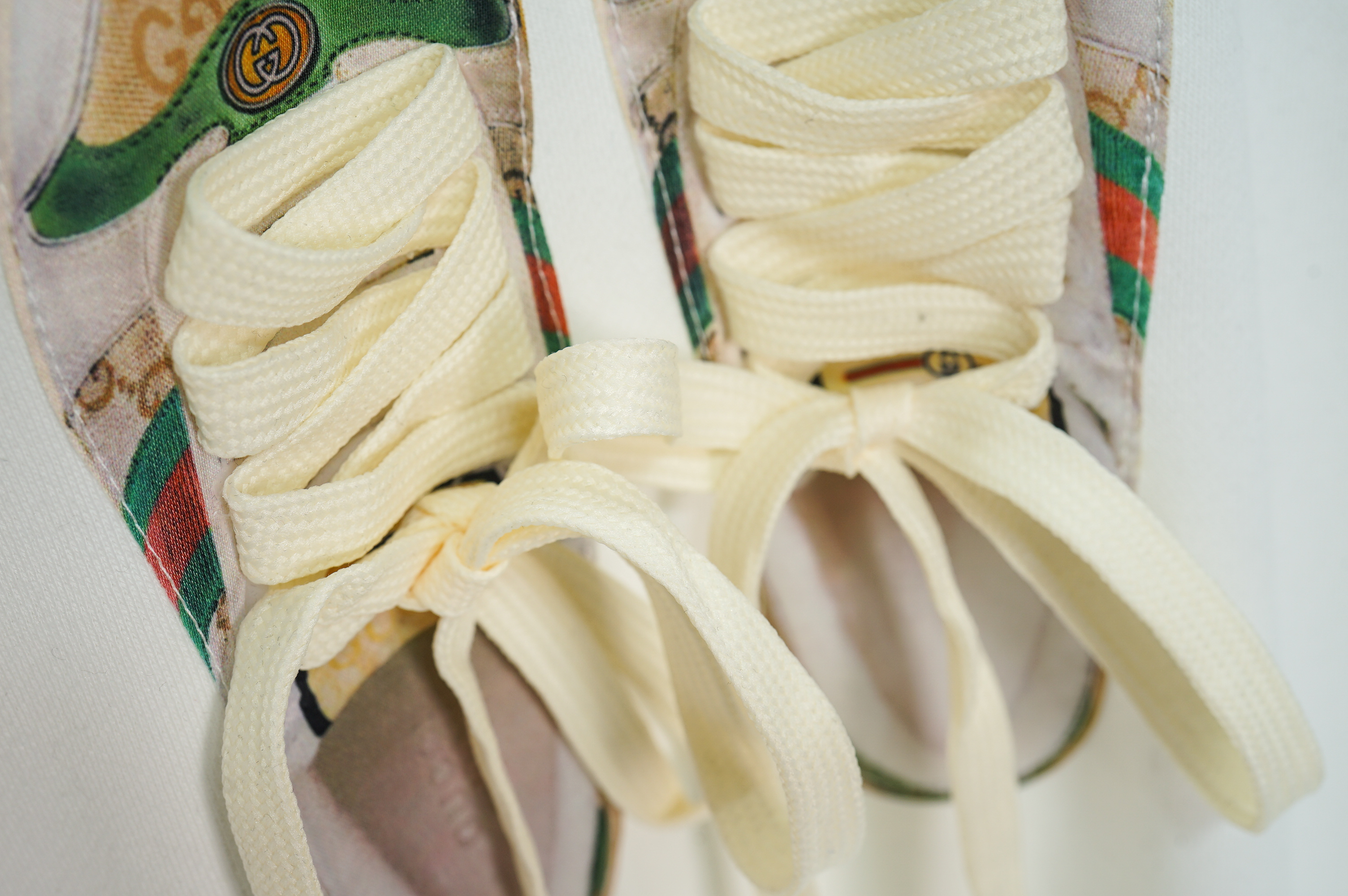 【GUCCI旗艦店】（グッチ）クラシックでスタイリッシュな長袖スウェットシャツ01871