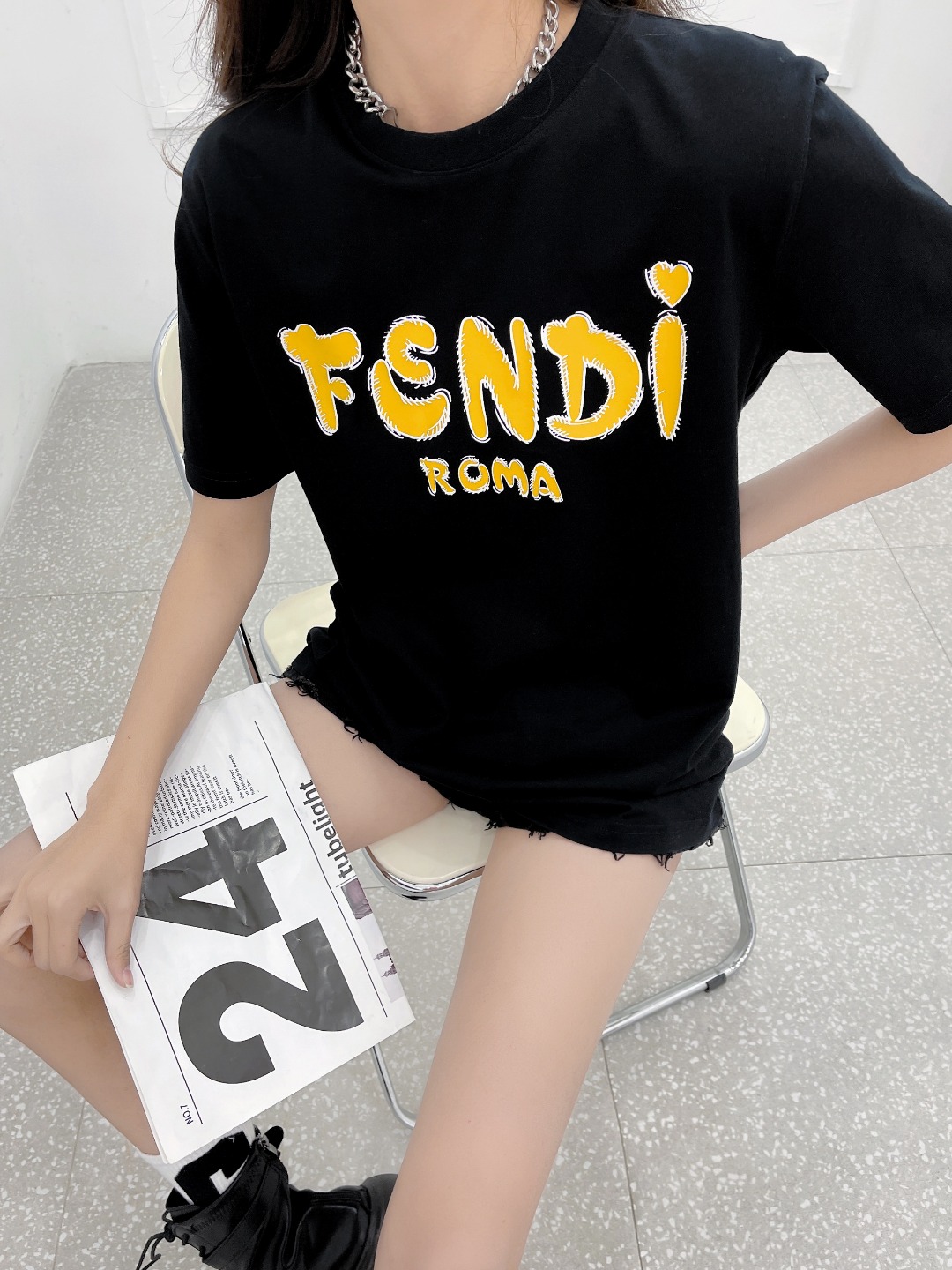 【Fendi旗艦店】（フェンディ）クラシックでスタイリッシュな半袖スウェットシャツ01427