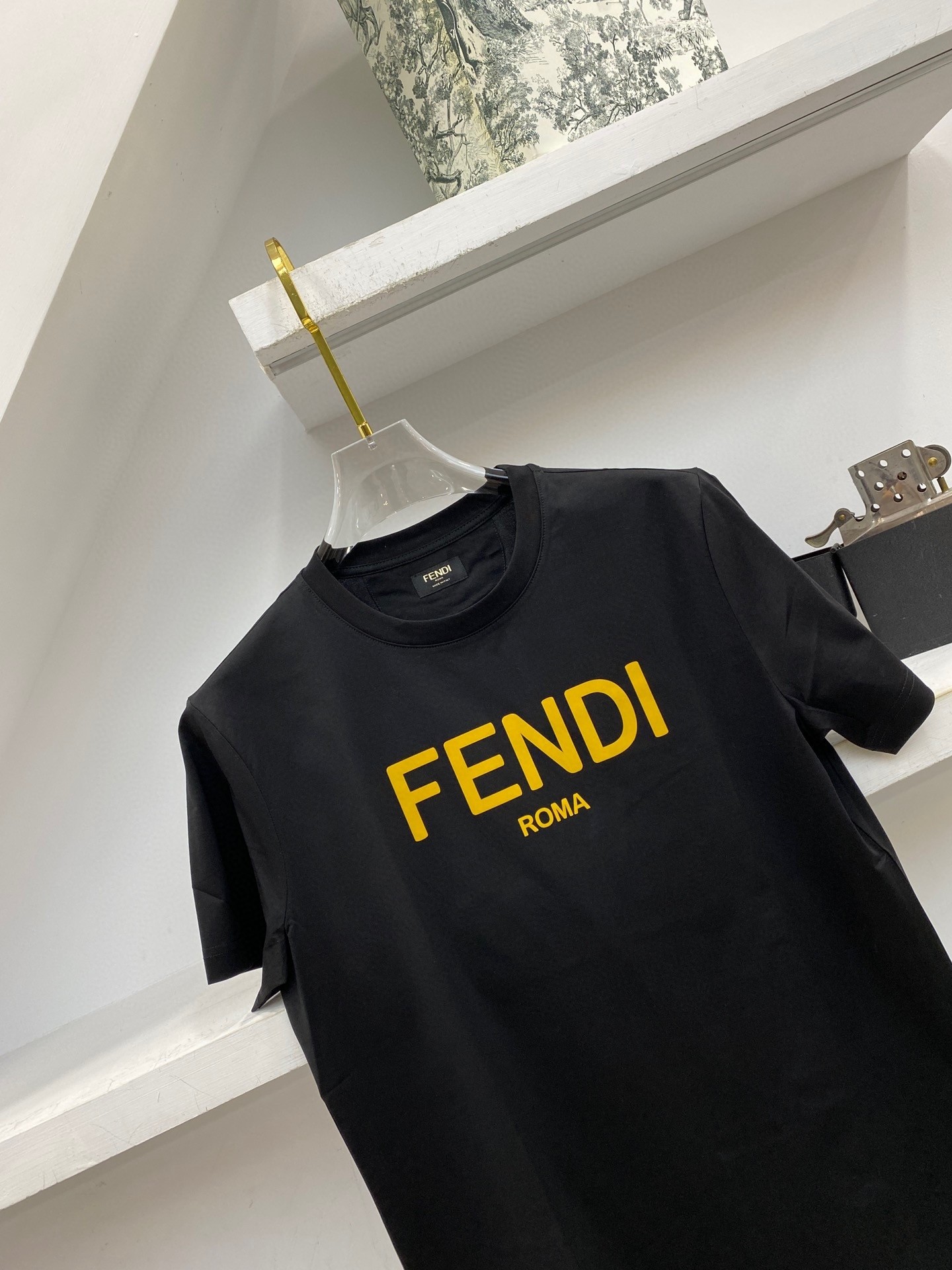 【Fendi旗艦店】（フェンディ）クラシックでスタイリッシュな半袖スウェットシャツ01602