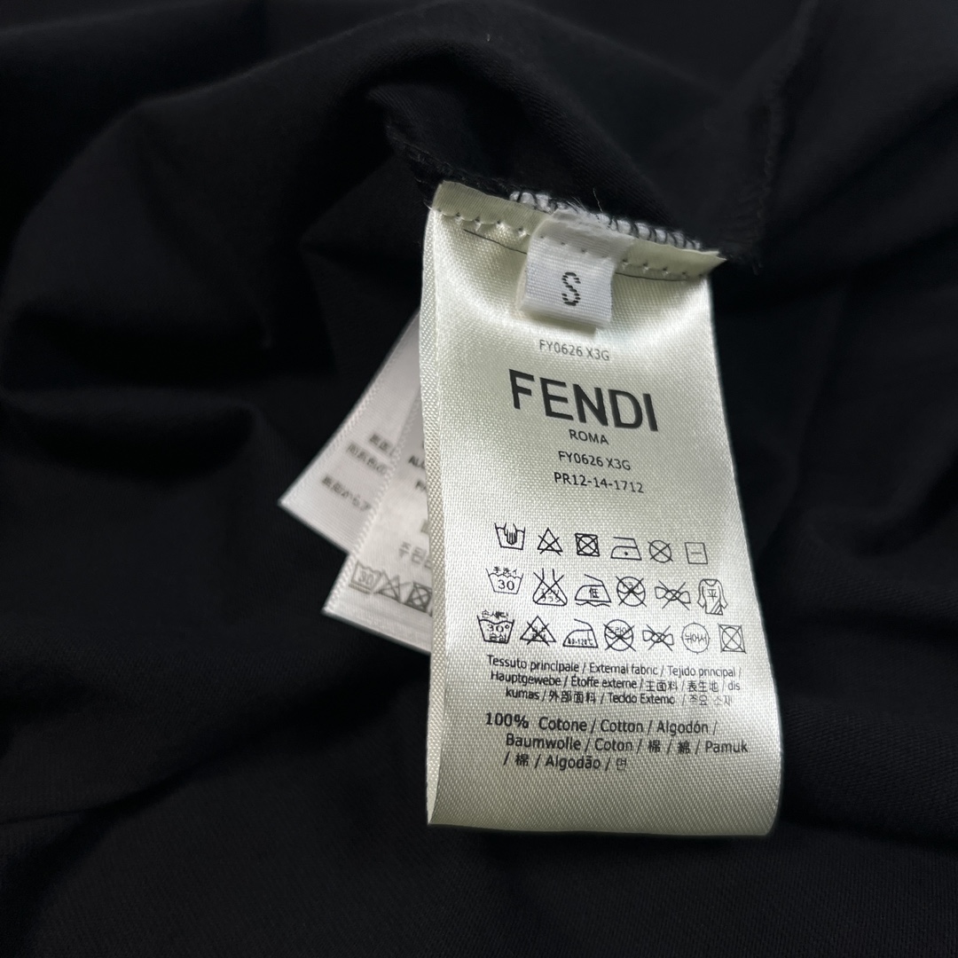 【Fendi旗艦店】（フェンディ）クラシックでスタイリッシュな半袖スウェットシャツ01834