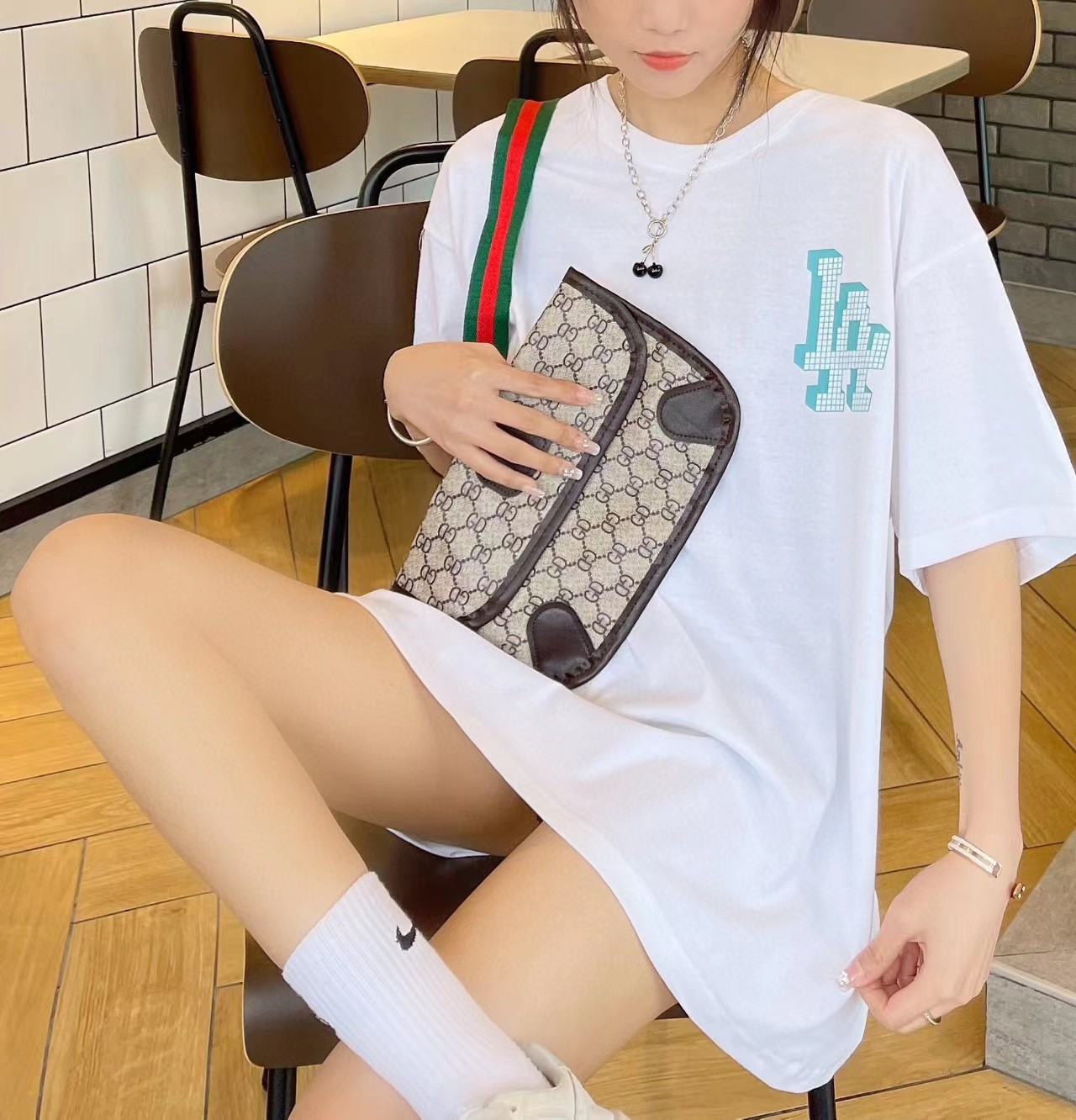 【MLB旗艦店】（エムエルビー）クラシックでスタイリッシュな半袖スウェットシャツ00671