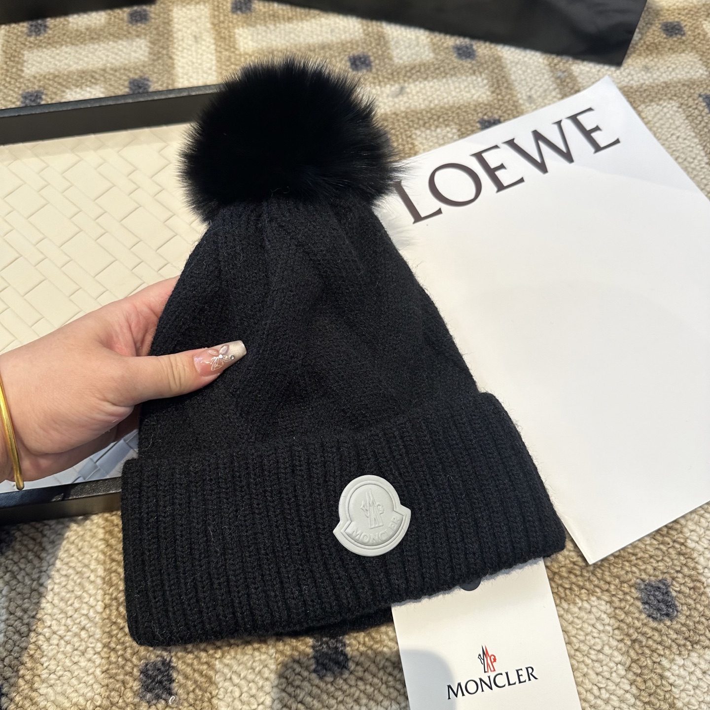 【MONCLER旗艦店】（モンクレール）時代を超えて人気のクラシックな帽子秋冬コレクション