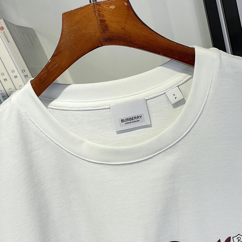 【BURBERRY旗艦店】（バーバリー）クラシックでスタイリッシュな半袖スウェットシャツ00566