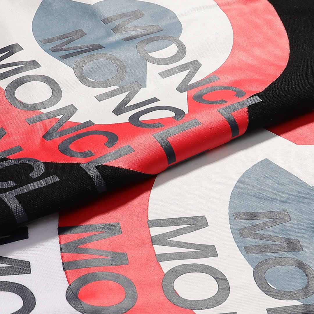 【MONCLER旗艦店】（モンクレール）クラシックでスタイリッシュな長袖スウェットシャツ00962