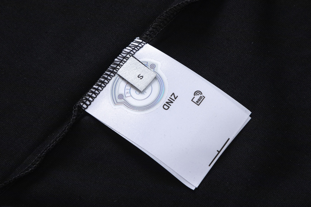 【MONCLER旗艦店】（モンクレール）クラシックでスタイリッシュな半袖スウェットシャツ17