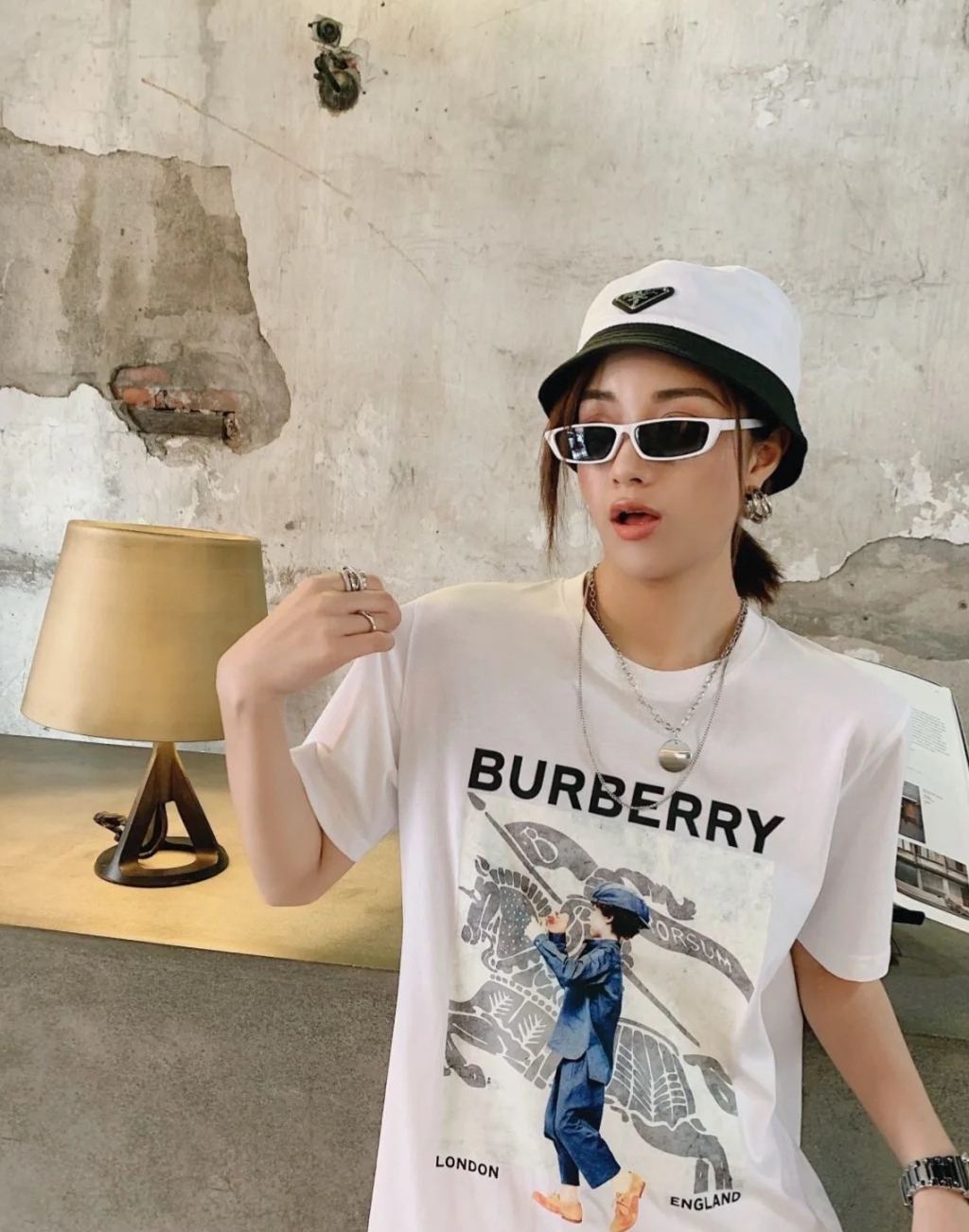 【BURBERRY旗艦店】（バーバリー）クラシックでスタイリッシュな半袖スウェットシャツ00256