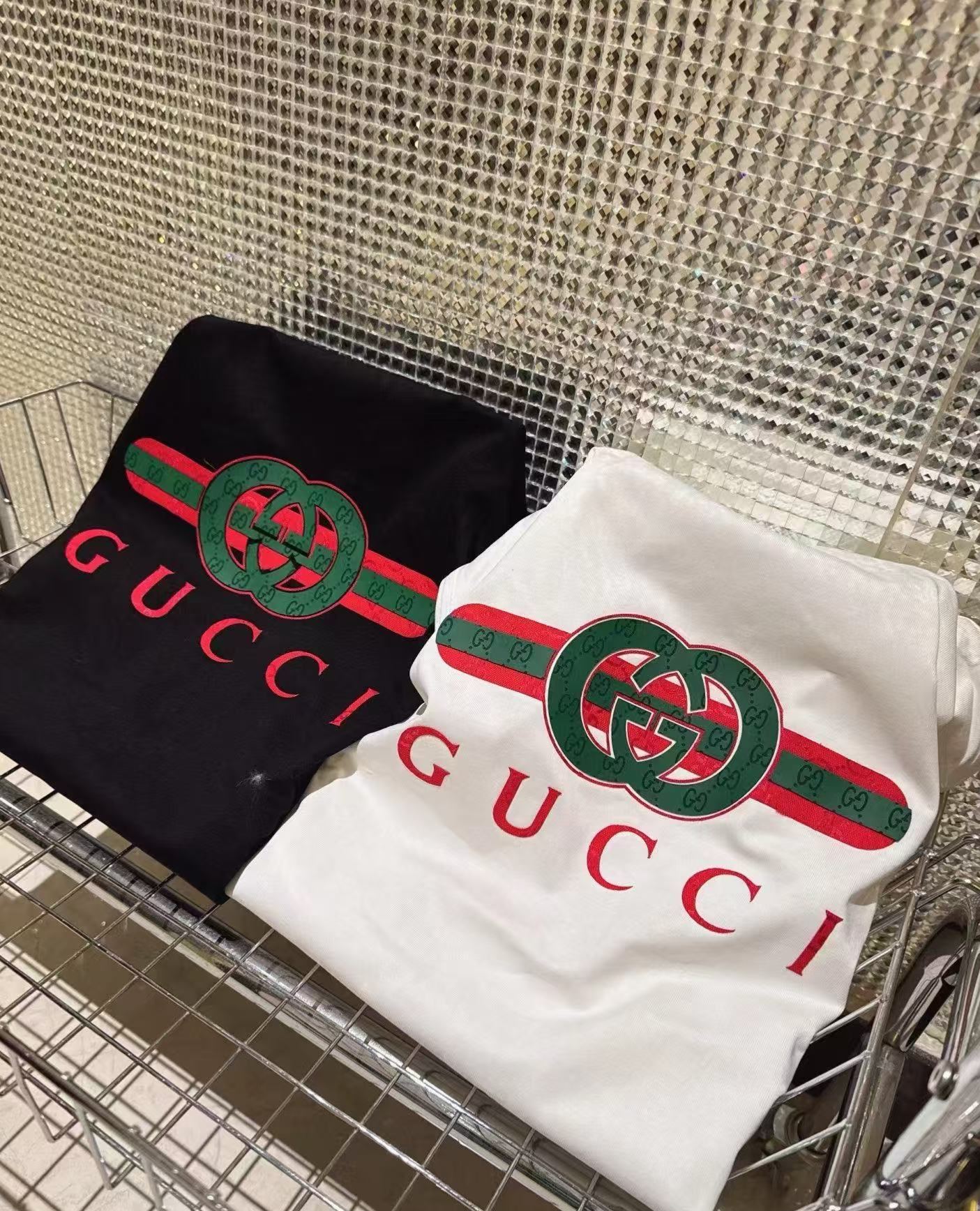 【GUCCI旗艦店】（グッチ）クラシックでスタイリッシュな半袖スウェットシャツ00442