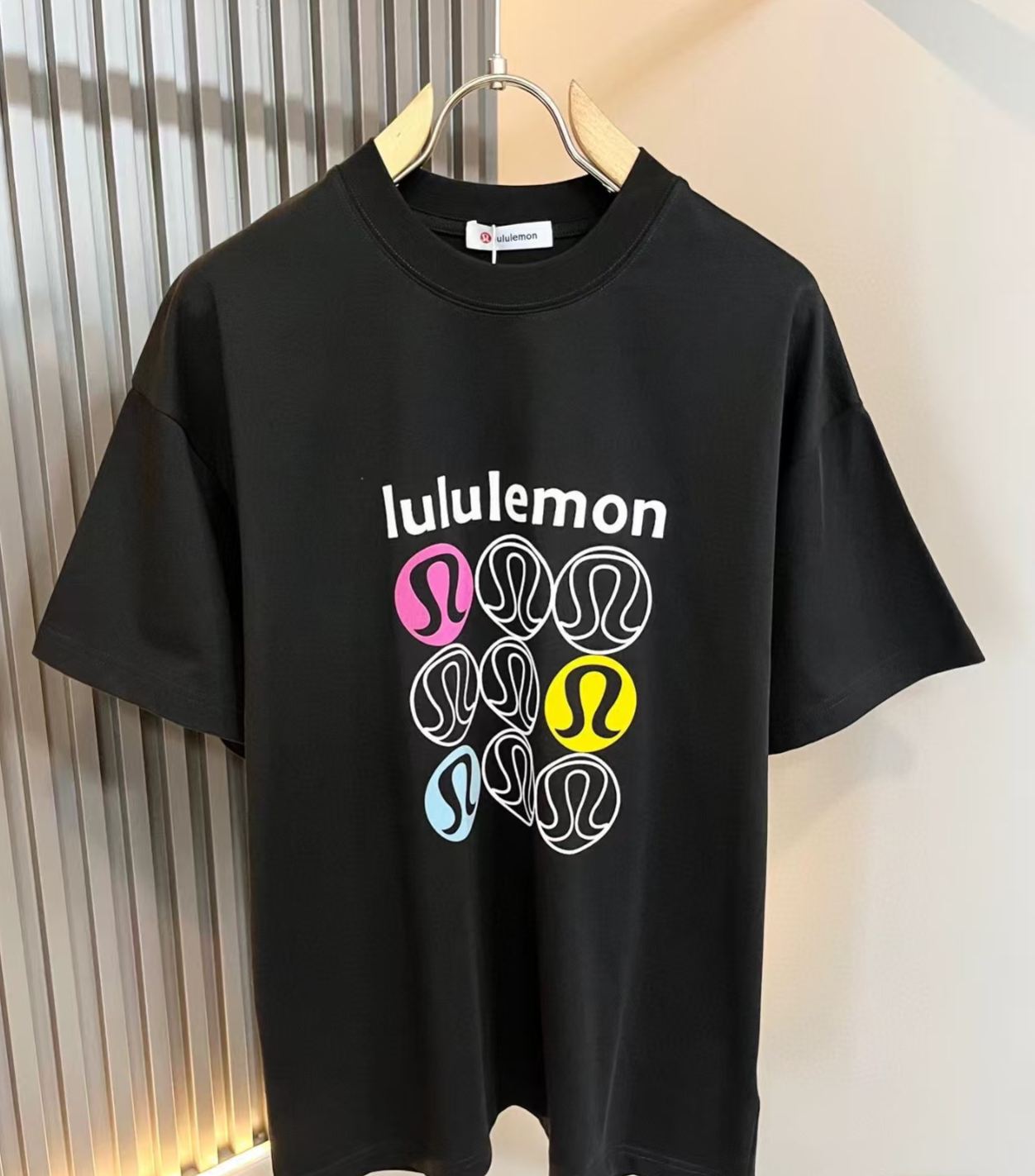 【Lululemon旗艦店】（ルルレモン）クラシックでスタイリッシュな半袖スウェットシャツ00018