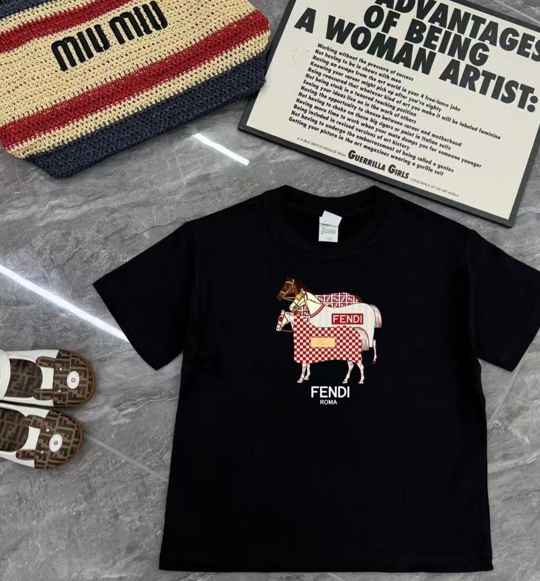 【Fendi旗艦店】（フェンディ）クラシックでスタイリッシュな半袖スウェットシャツ01363