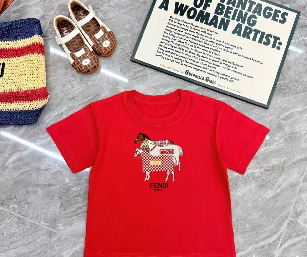 【Fendi旗艦店】（フェンディ）クラシックでスタイリッシュな半袖スウェットシャツ01363