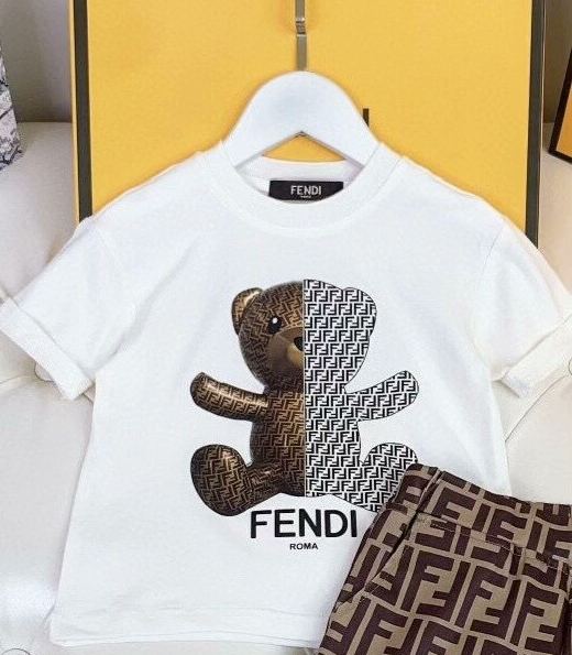 【Fendi旗艦店】（フェンディ）クラシックでスタイリッシュな半袖スウェットシャツ00081