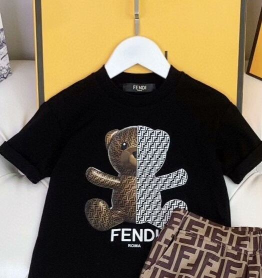 【Fendi旗艦店】（フェンディ）クラシックでスタイリッシュな半袖スウェットシャツ00081