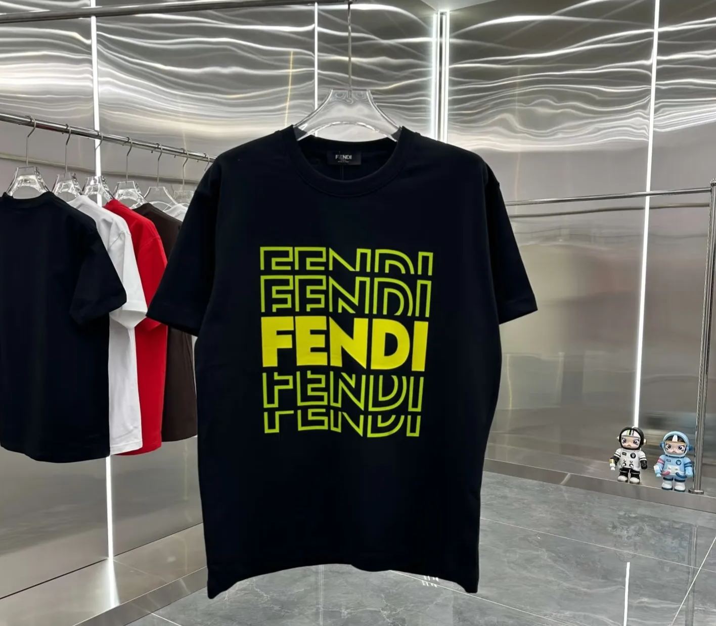 【Fendi旗艦店】（フェンディ）クラシックでスタイリッシュな半袖スウェットシャツ00345