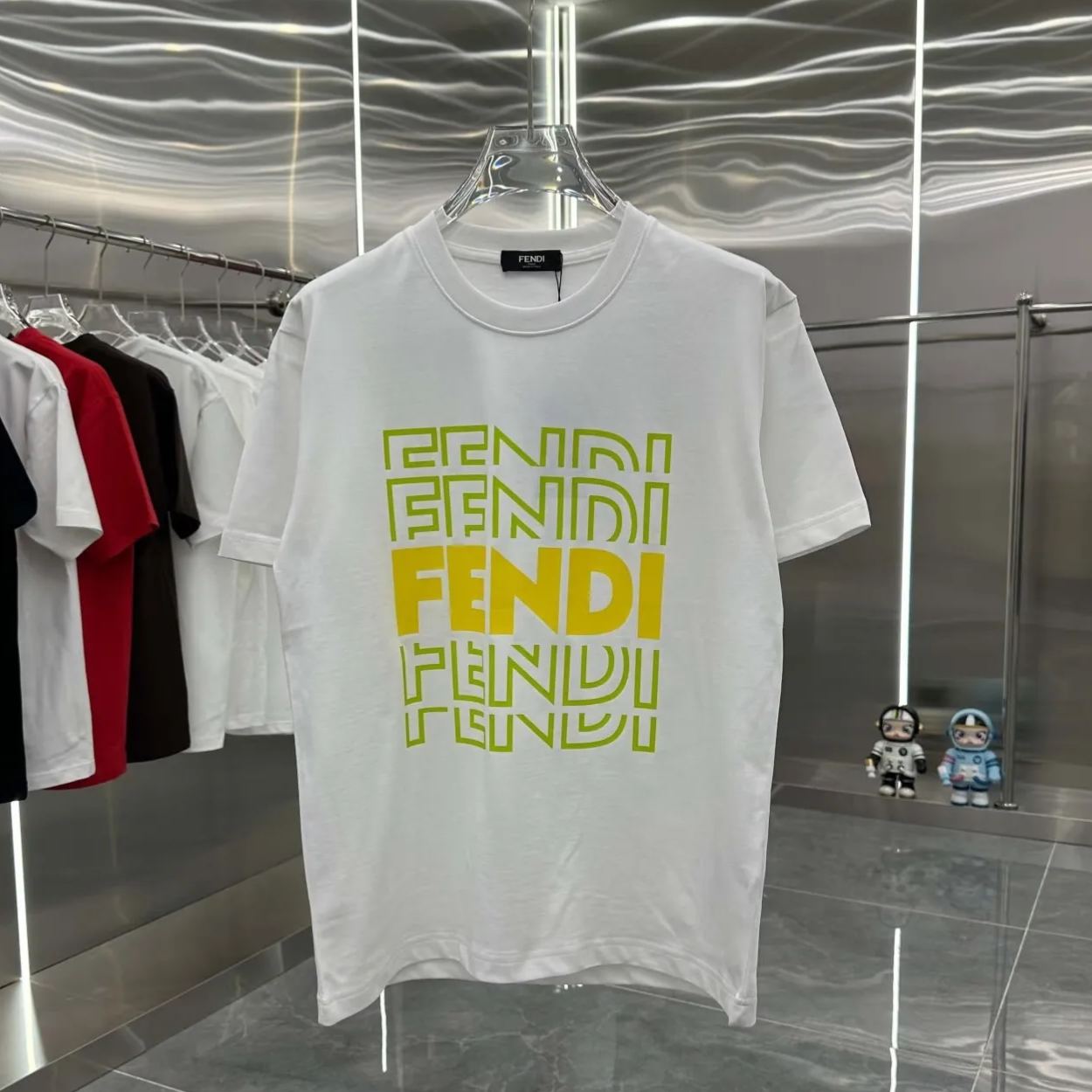 【Fendi旗艦店】（フェンディ）クラシックでスタイリッシュな半袖スウェットシャツ00345