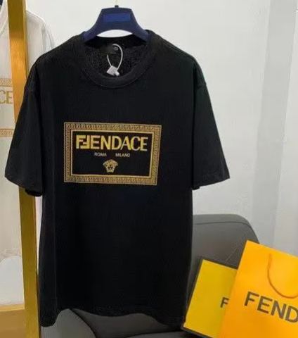 【Fendi旗艦店】（フェンディ）クラシックでスタイリッシュな半袖スウェットシャツ01254