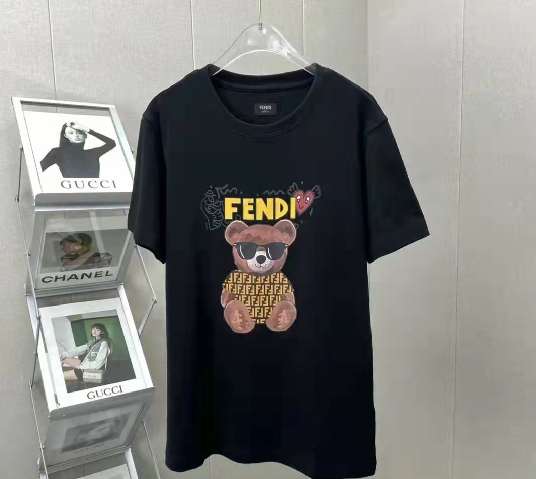 【Fendi旗艦店】（フェンディ）クラシックでスタイリッシュな半袖スウェットシャツ01370