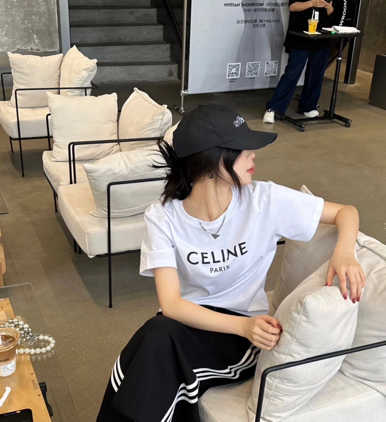 【Celine旗艦店】（セリーヌ）クラシックでスタイリッシュな半袖スウェットシャツ01701