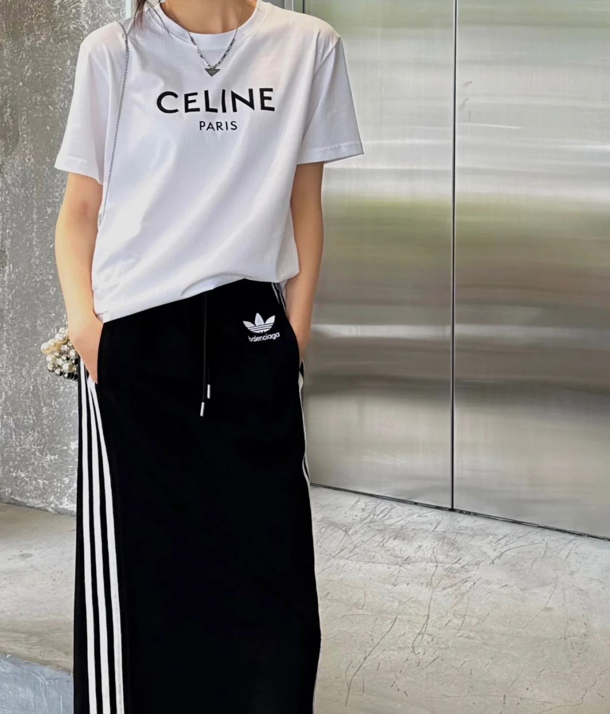 【Celine旗艦店】（セリーヌ）クラシックでスタイリッシュな半袖スウェットシャツ01701