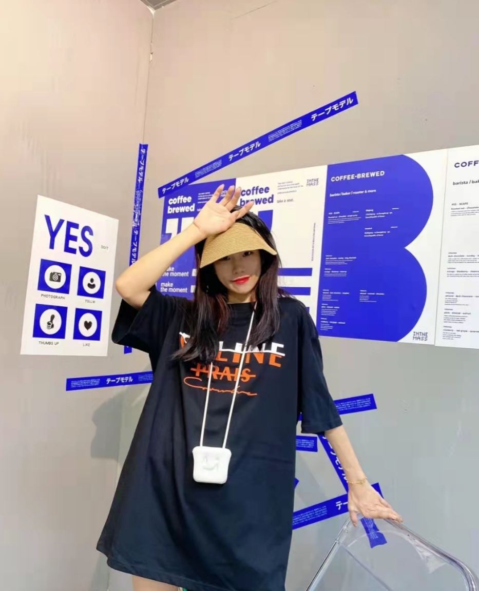 【Celine旗艦店】（セリーヌ）クラシックでスタイリッシュな半袖スウェットシャツ00551