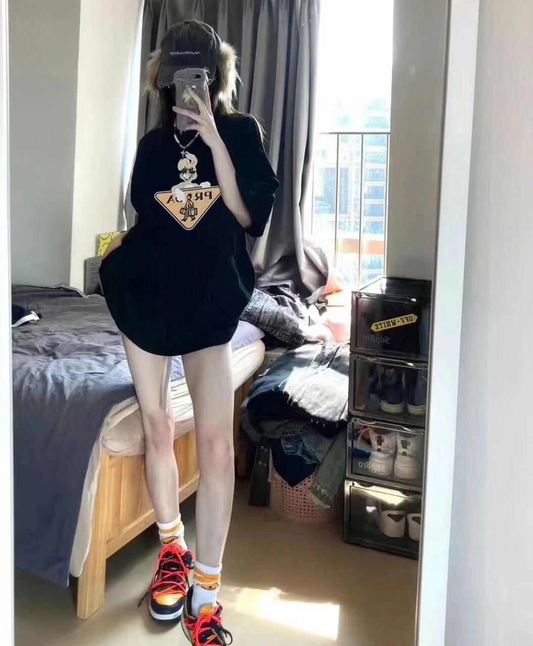 【Prada旗艦店】（プラダ）クラシックでスタイリッシュな半袖スウェットシャツ01440