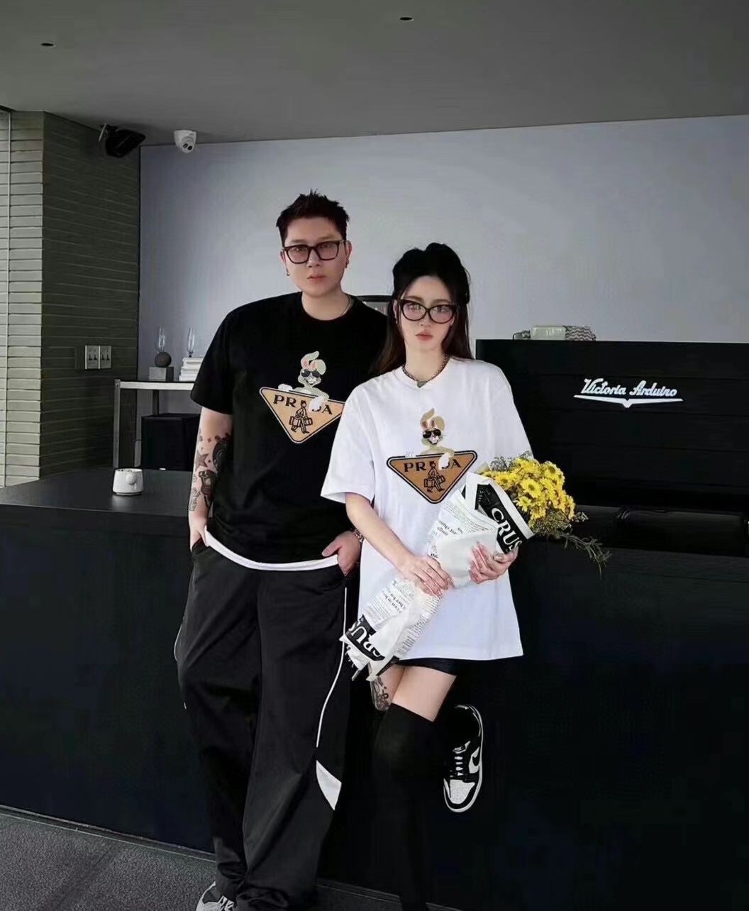 【Prada旗艦店】（プラダ）クラシックでスタイリッシュな半袖スウェットシャツ01440