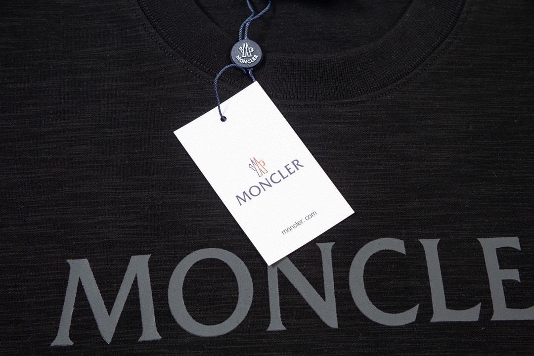 【MONCLER旗艦店】（モンクレール）クラシックでスタイリッシュな半袖スウェットシャツ19