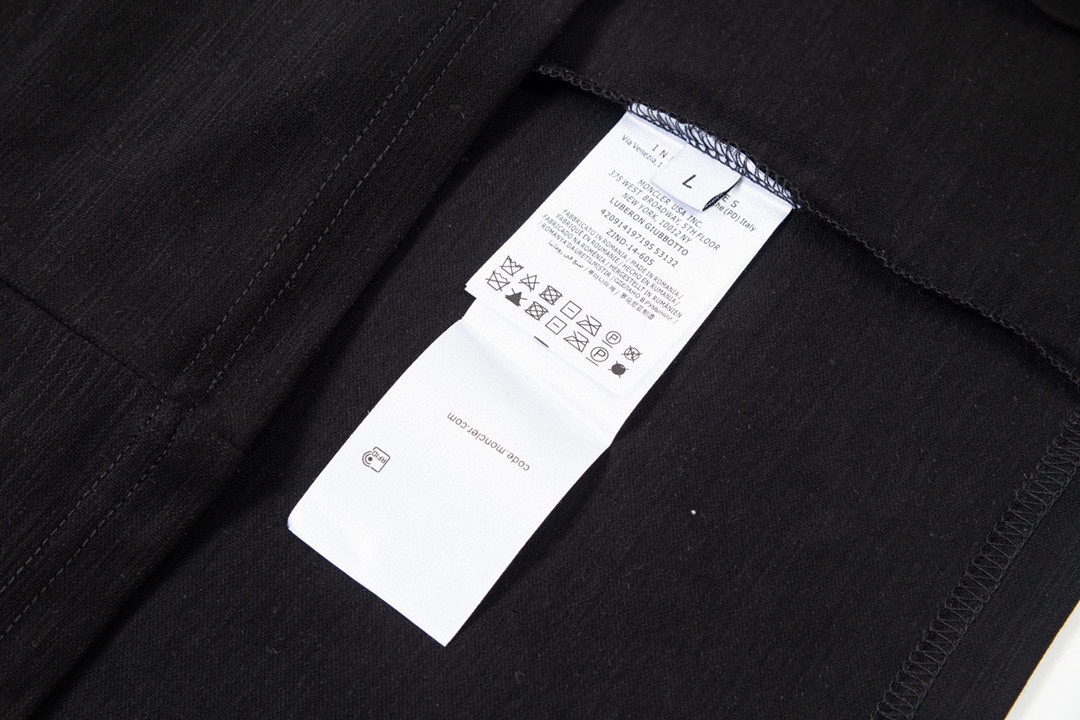 【MONCLER旗艦店】（モンクレール）クラシックでスタイリッシュな半袖スウェットシャツ19