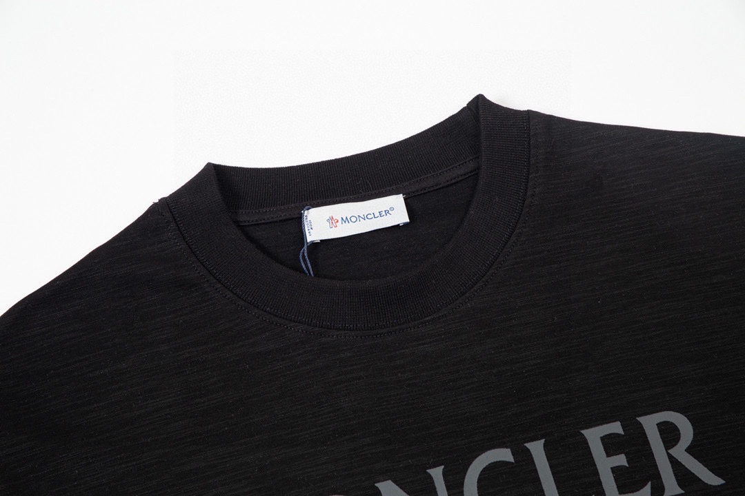 【MONCLER旗艦店】（モンクレール）クラシックでスタイリッシュな半袖スウェットシャツ19