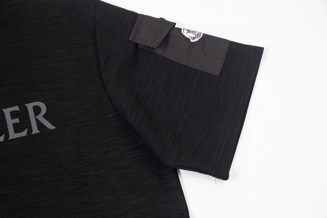 【MONCLER旗艦店】（モンクレール）クラシックでスタイリッシュな半袖スウェットシャツ19