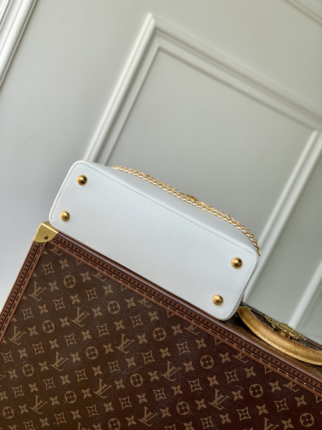 LV 2025新作 Capucinesレディース   チェーン付きハンドバッグ