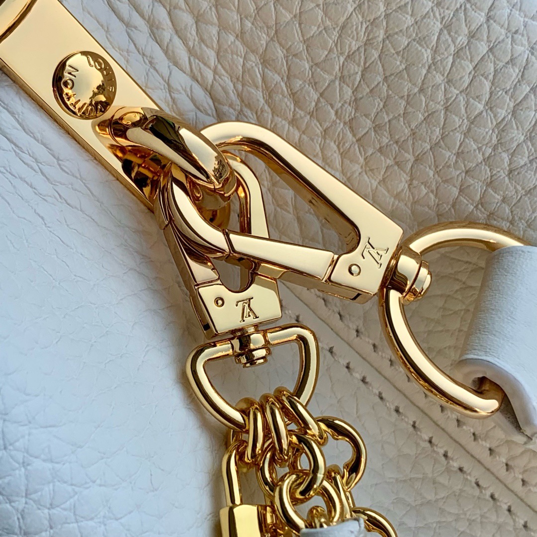 LV 2025新作 Capucinesレディース   チェーン付きハンドバッグ