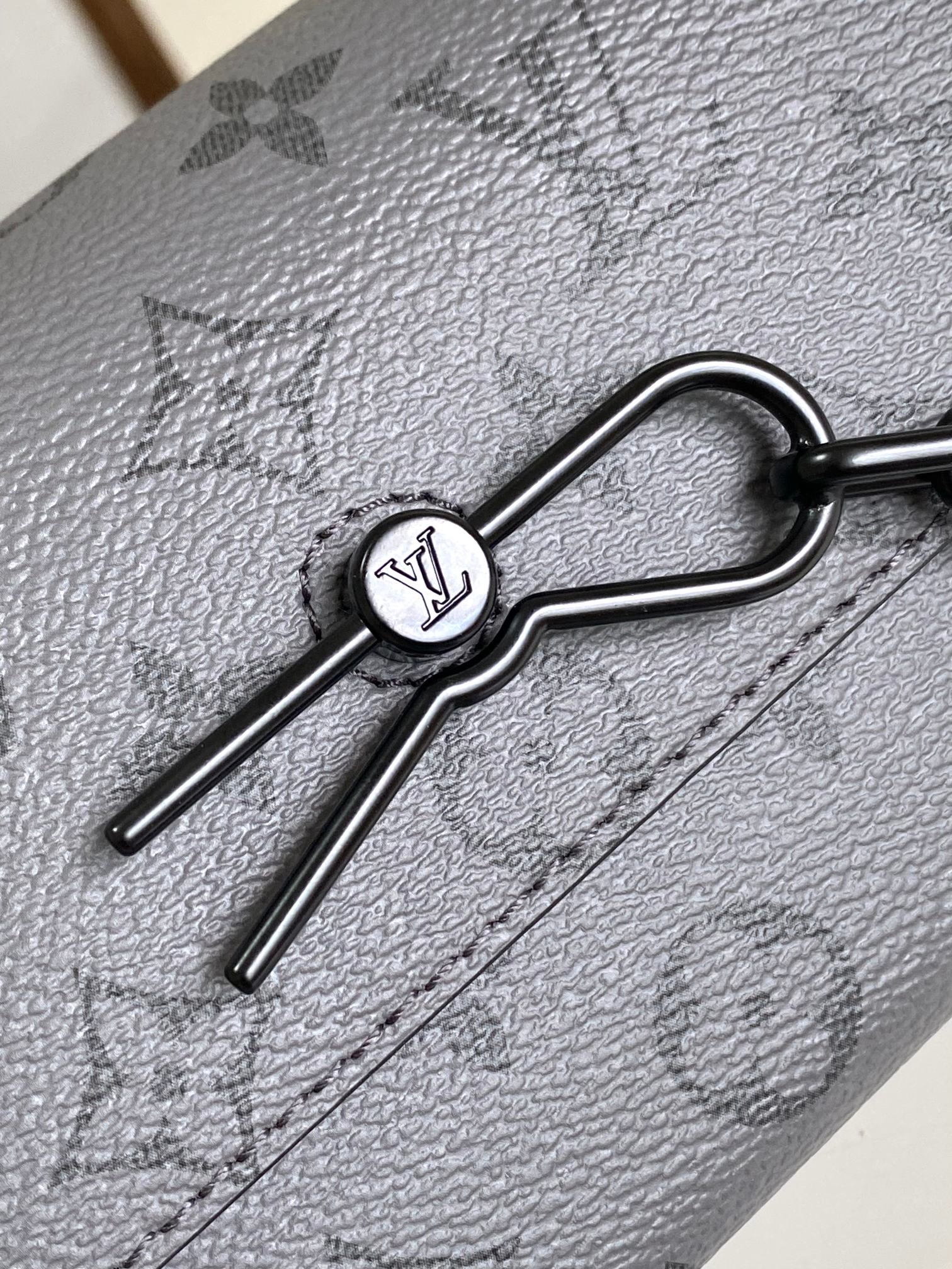 LOUIS VUITTON（ルイヴィトン）スティーマーウェアラブル ウォレット