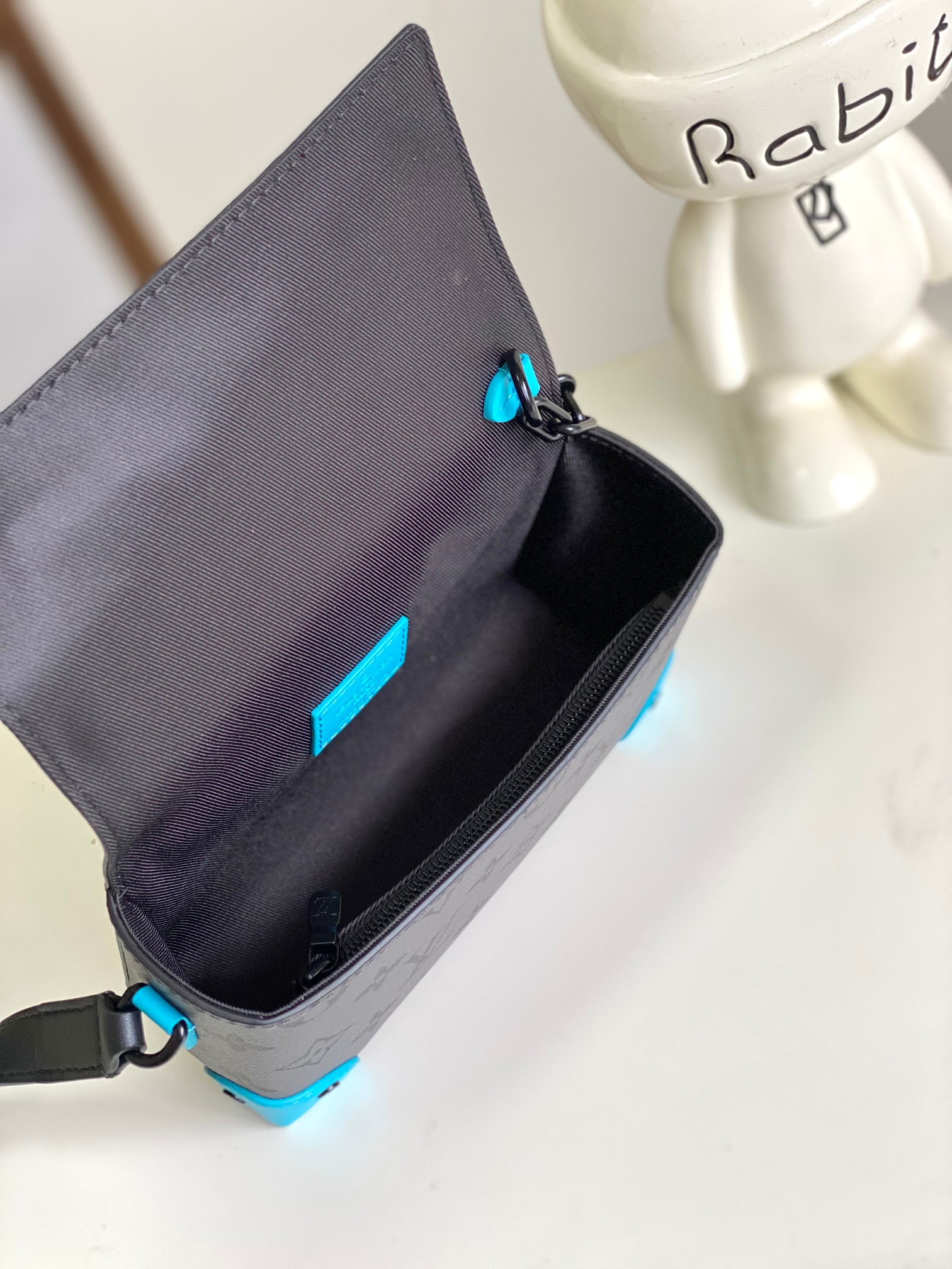 LOUIS VUITTON（ルイヴィトン）スティーマーウェアラブル ウォレット