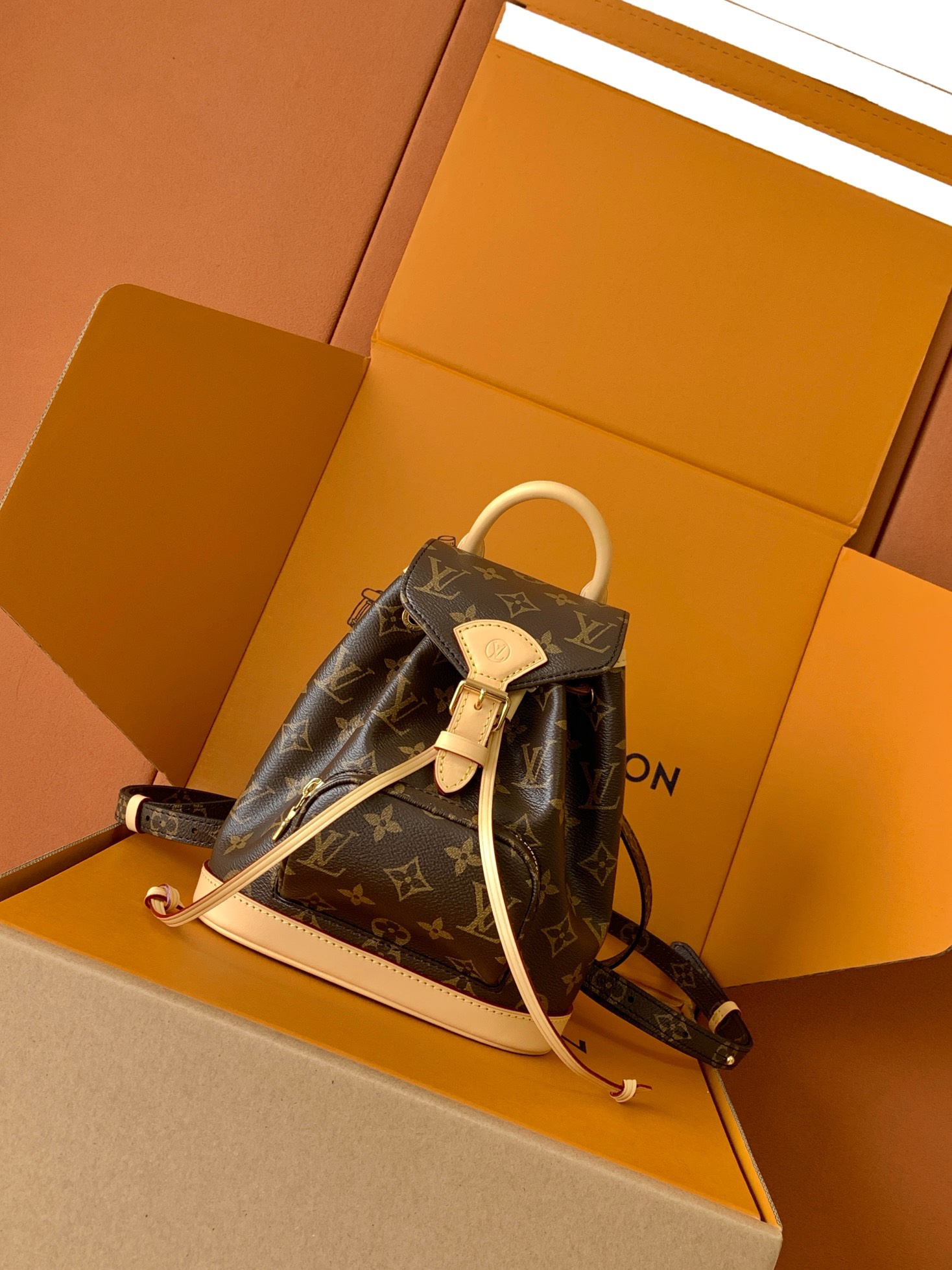 LOUIS VUITTON Montsouris ミニ モノグラム キャンバス バックパック ルイヴィトン