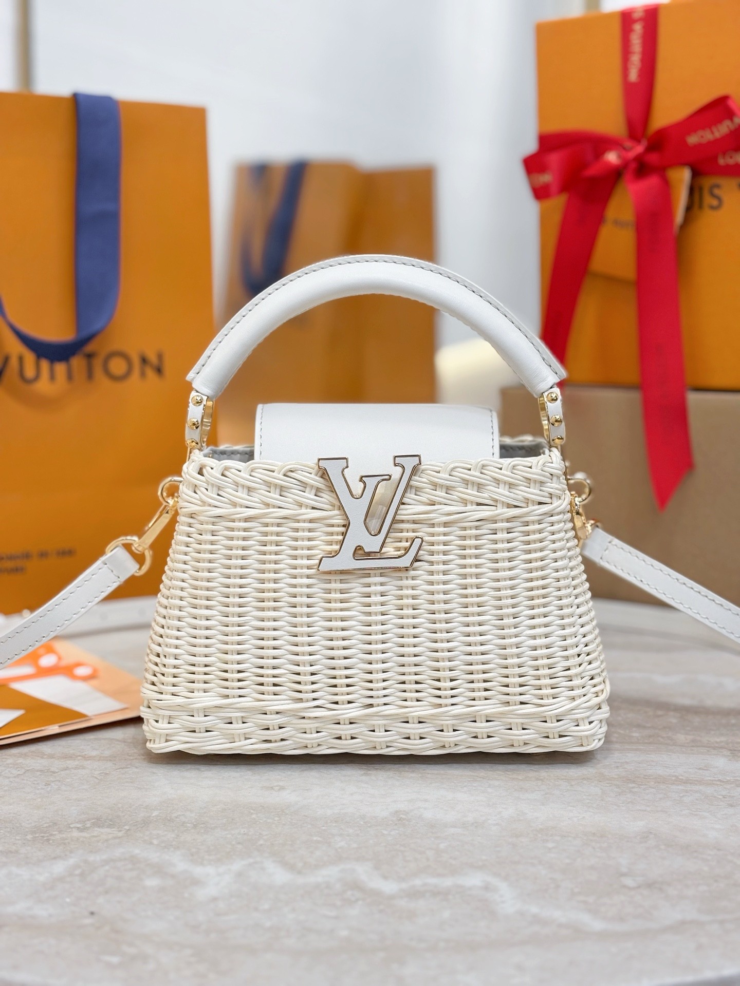 LOUIS VUITTON Capucines ミニ ラタン ハンドバッグ ホワイト サマーコレクション ルイヴィトン