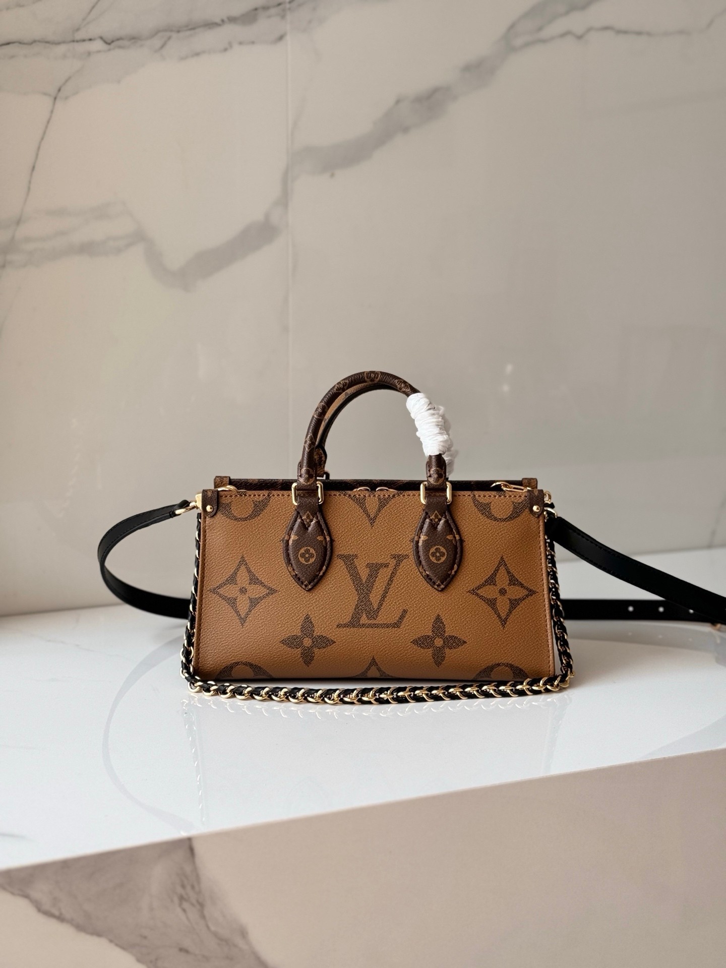 LOUIS VUITTON OnTheGo イーストウエスト チェーン モノグラムジャイアント リバース クロスボディバッグ ルイヴィトン