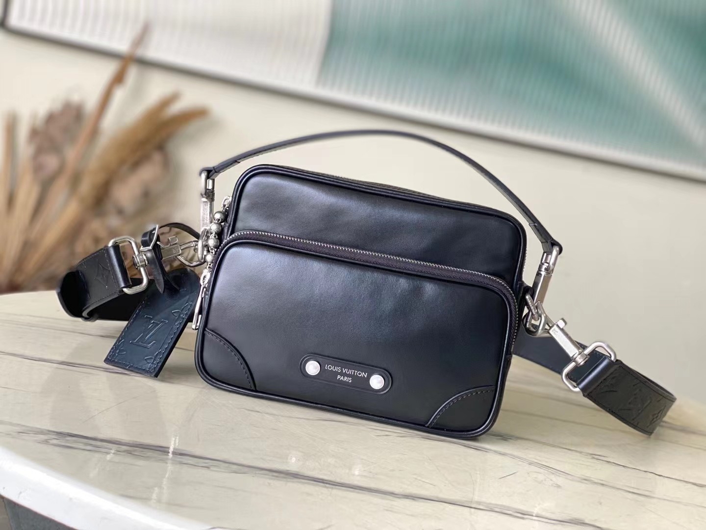 LOUIS VUITTON Nil ブラック スモールグレインレザー シティバッグ ルイヴィトン