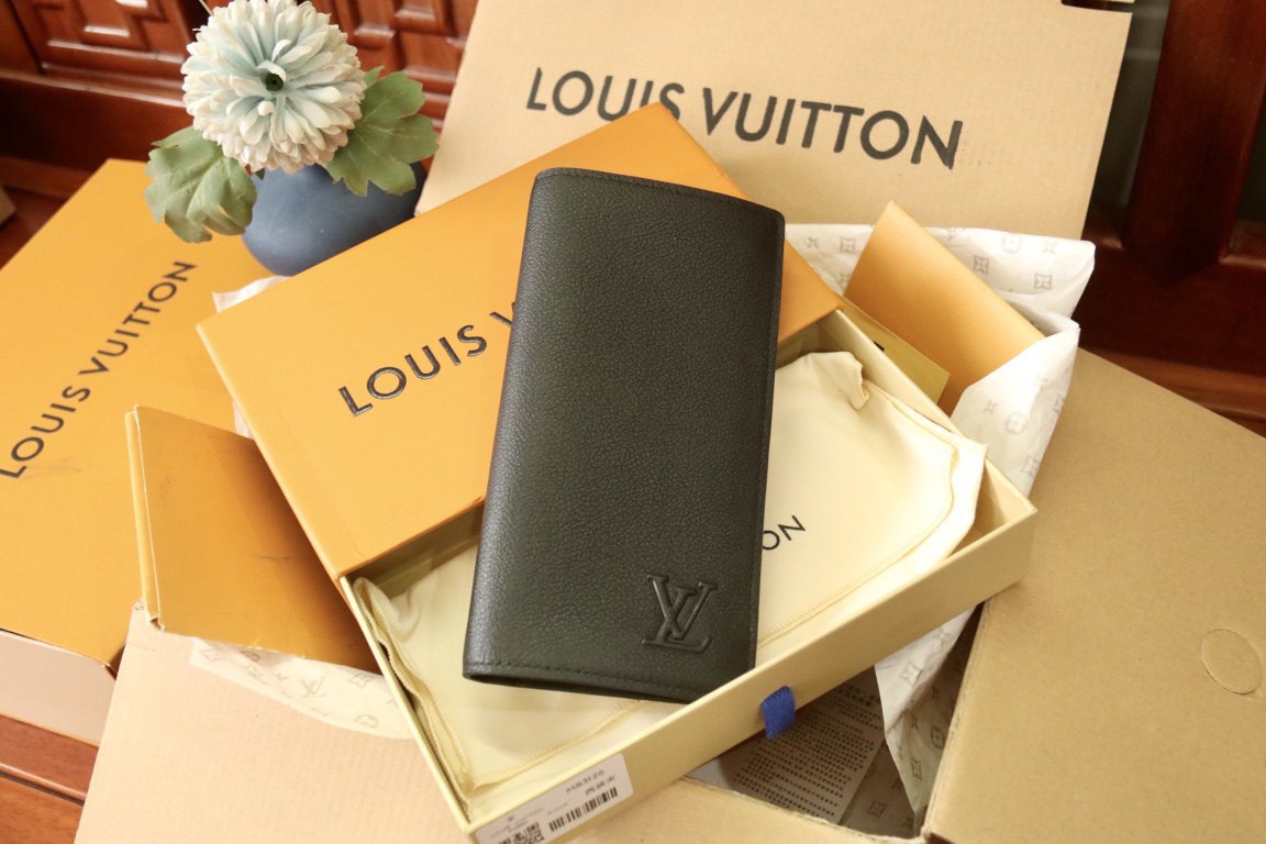 LOUIS VUITTON ポルトフォイユ・ブラザ タイガーレザー ブラック 二つ折り ロングウォレット