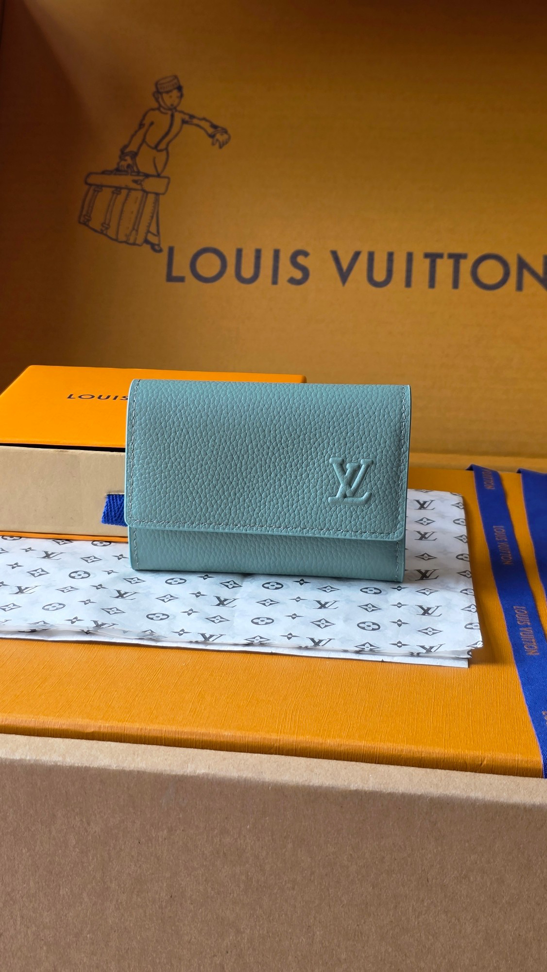 LOUIS VUITTON ポルトフォイユ・ヴィクター ワックスドカーフスキン ターコイズブルー 三つ折り ウォレット