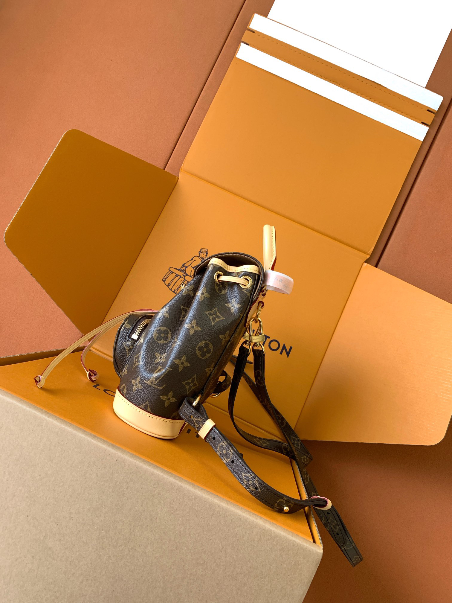 LOUIS VUITTON Montsouris ミニ モノグラム キャンバス バックパック ルイヴィトン