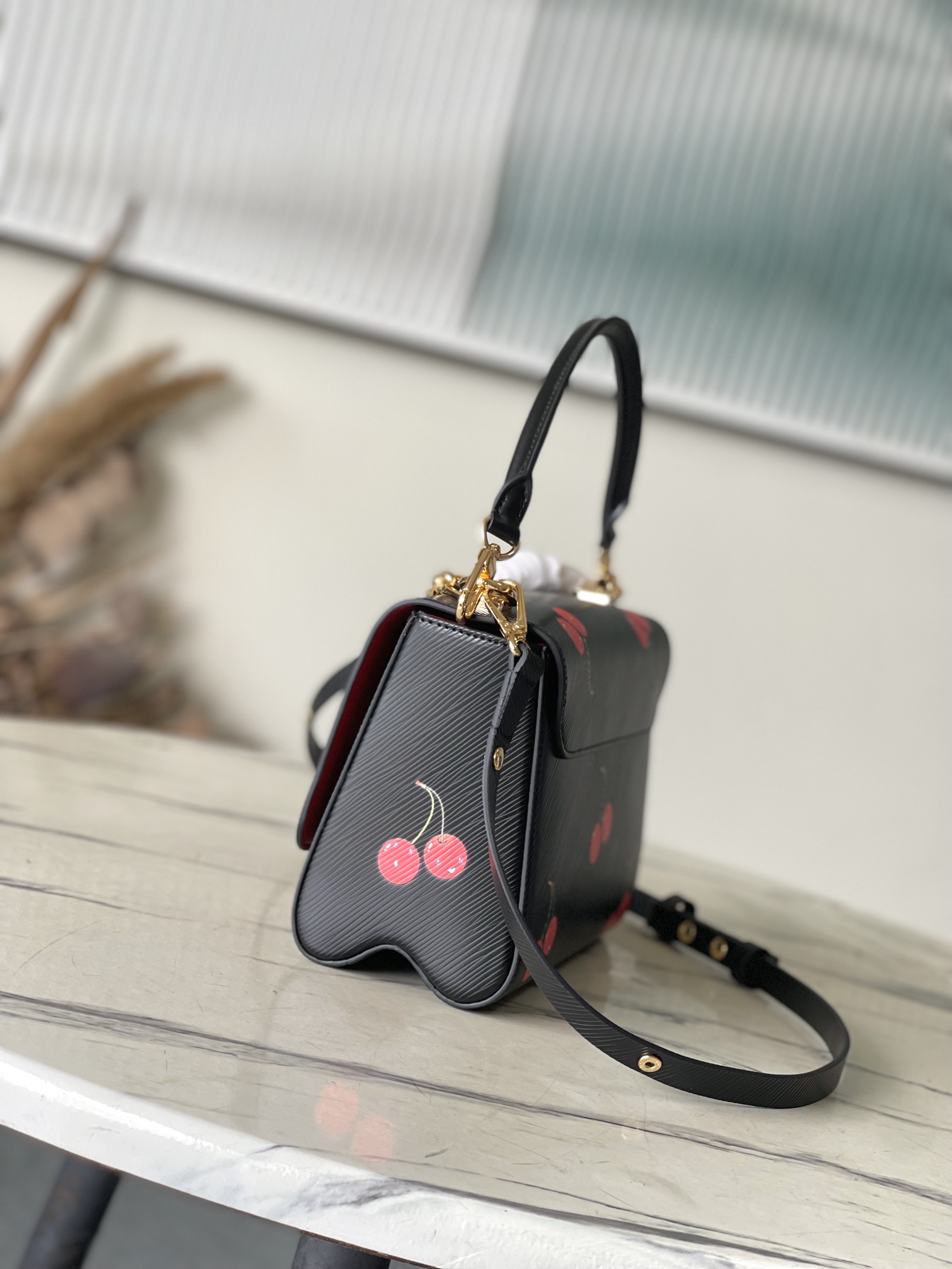 LOUIS VUITTON Twist MM エピレザー ブラック チェリー刺繍 村上隆 コラボ ルイヴィトン