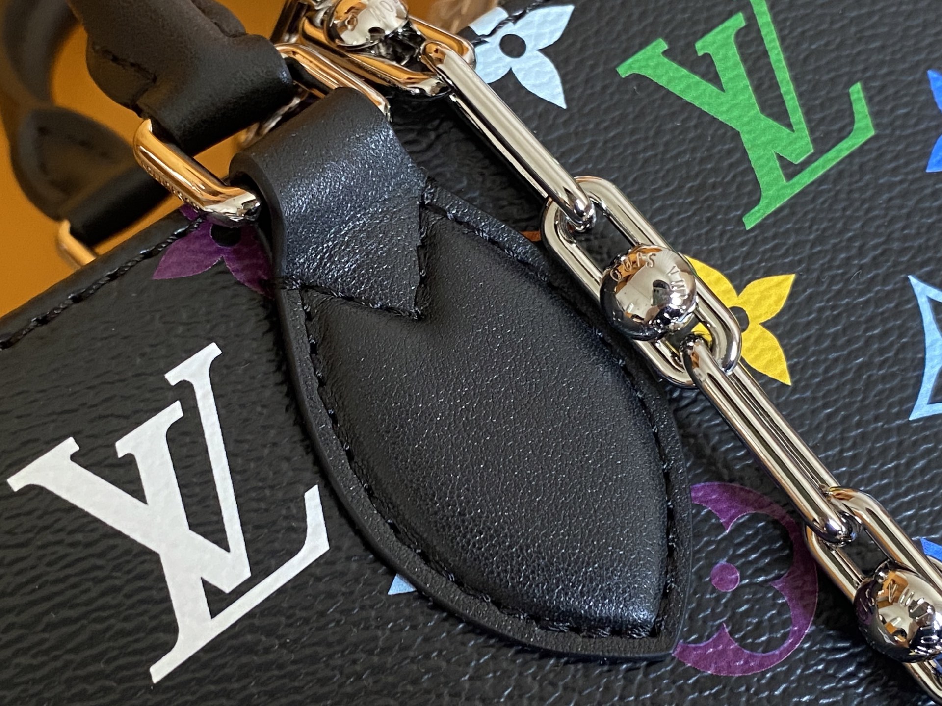 LOUIS VUITTON OnTheGo East West モノグラムマルチカラー 村上隆コラボ クロスボディバッグ ルイヴィトン