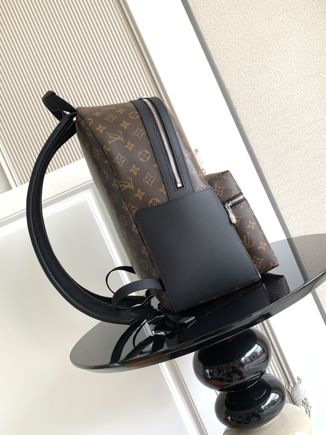 LOUIS VUITTON Discovery PM モノグラムマカサー バックパック ルイヴィトン