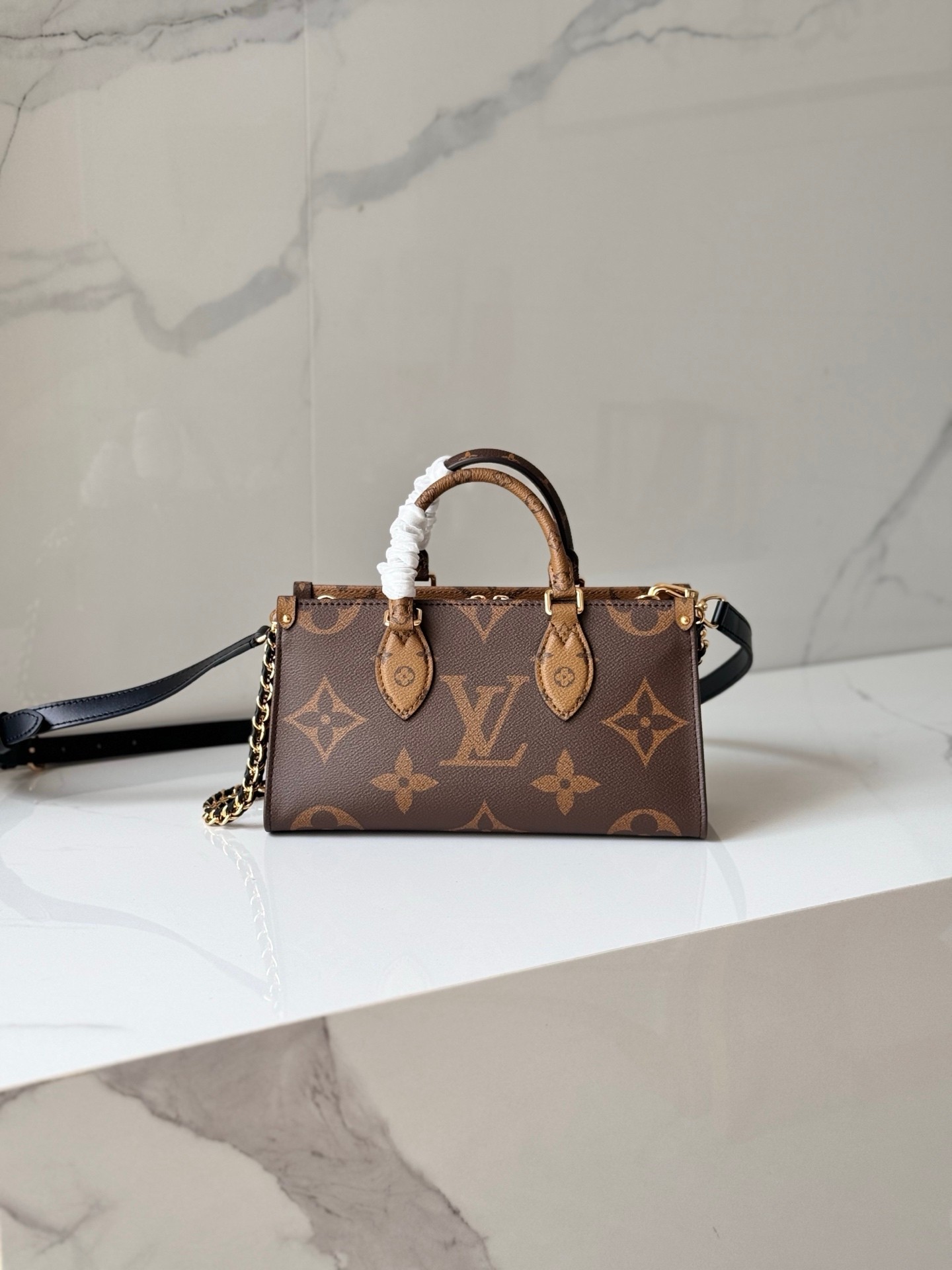 LOUIS VUITTON OnTheGo イーストウエスト チェーン モノグラムジャイアント リバース クロスボディバッグ ルイヴィトン